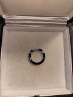 Schöner Ring in Schwarz/Weiss! Grösse 54
