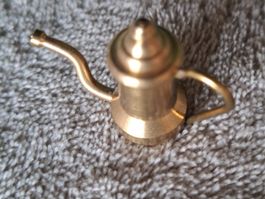 Herziger Kaffeekanne aus Messing fürs Puppenhaus-Stube