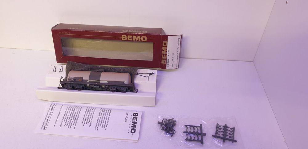 Bemo Modelleisenbahnen: Bemo RhB Kesselwagen mit Verrohrung 2285 126 – Neu und originalverpackt aus Neuenhof von ludovicco