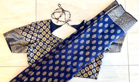 Saree in dunkelblau (neu)