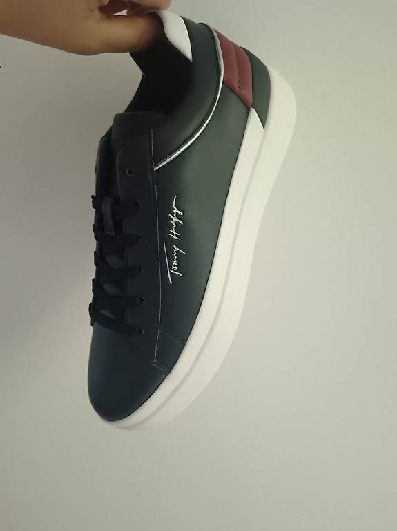 Chaussures femmes: Tommy Hilfiger Sneakers – D'occasion à Glattbrugg par cam_wsk9 2