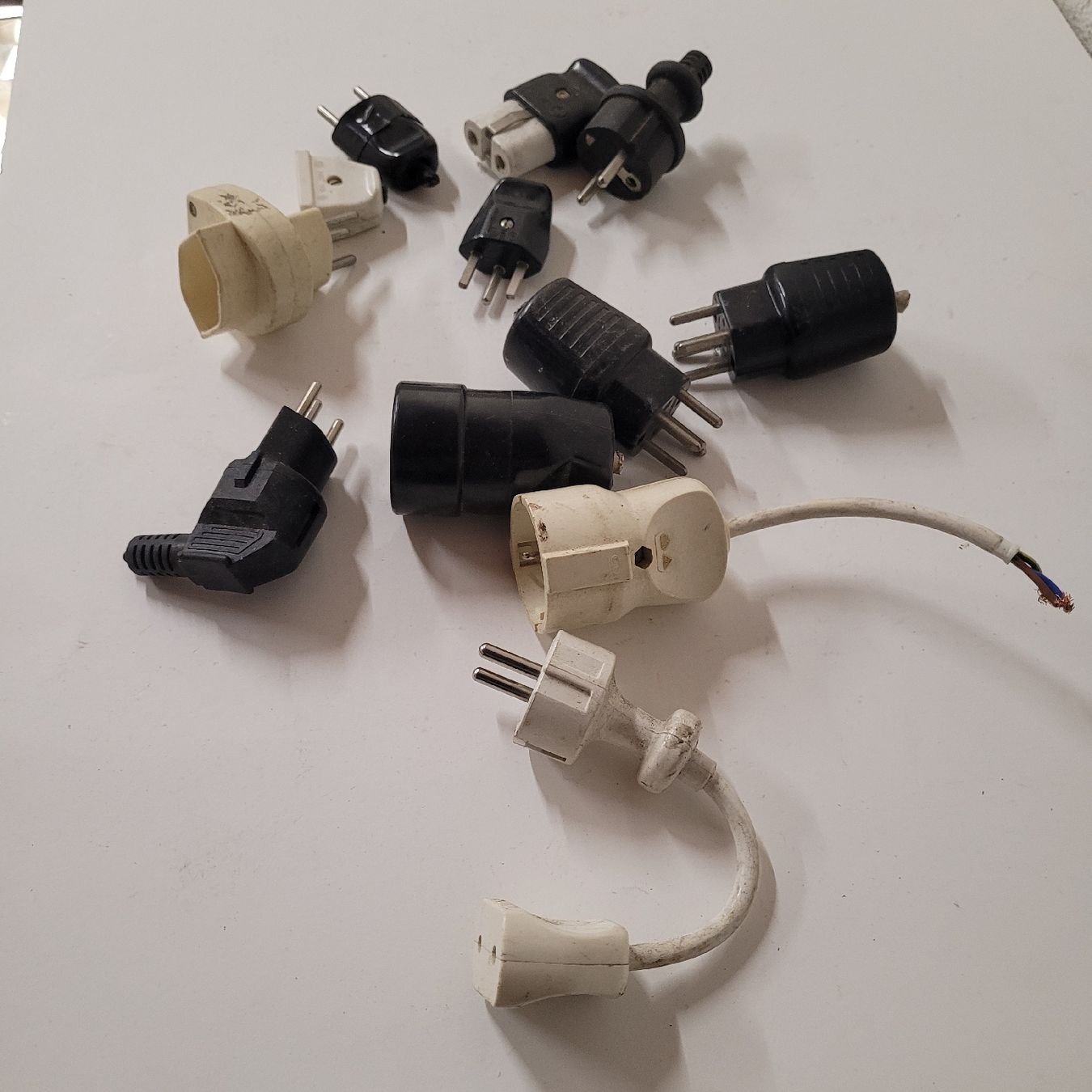 Spine: diverse alte stecker altes elektromaterial – Usato da Reichenburg venduto da AK_78 8