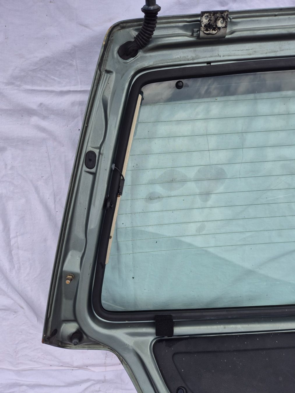 VW Tutti pezzi di ricambio auto: VW Golf 2 GTI Heckklappe Original – Usato da Bremgarten AG venduto da Osella5 7