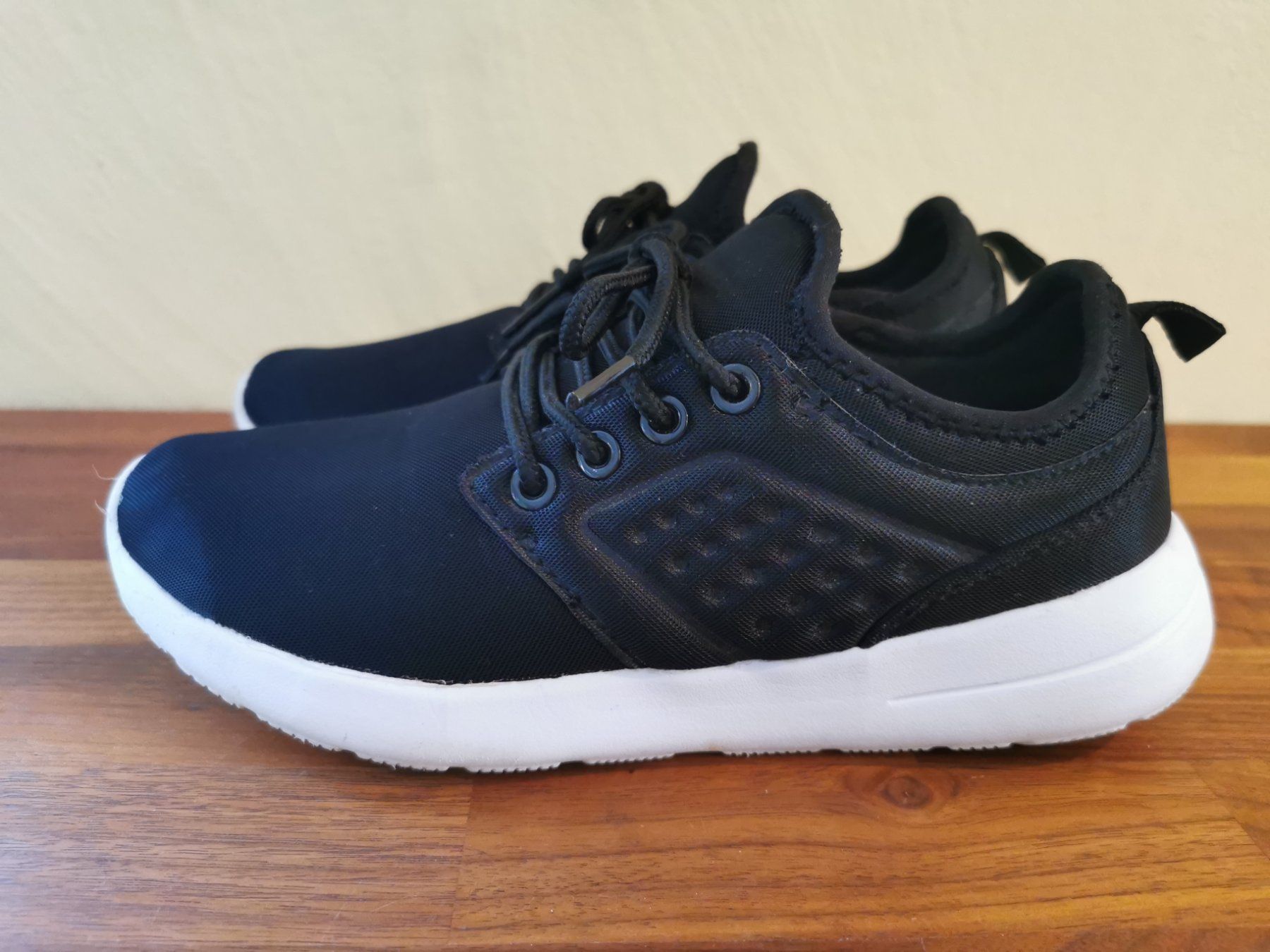 Scarpe da donna: Work Out; schwarze Sneaker / Laufschuhe Memory Foam Gr. 38 – Usato da Boniswil venduto da Totomat-Lady 1