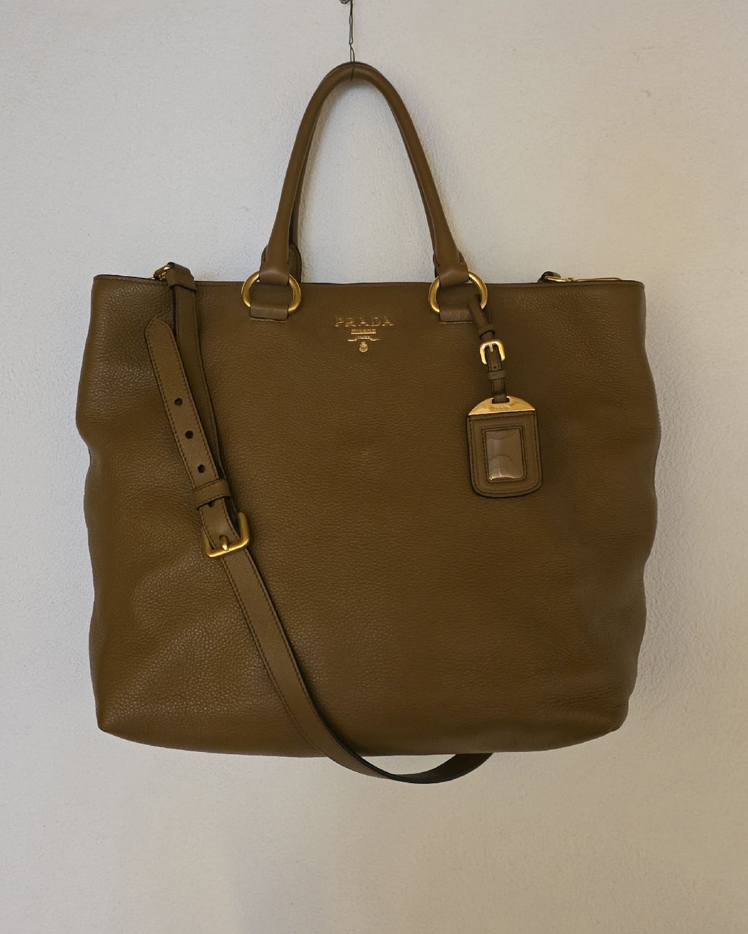 Prada Borse da donna: PRADA Vitello Phenix Tote Tasche ab 50 CHF – Usato da Seewis Dorf venduto da kai_zg5c