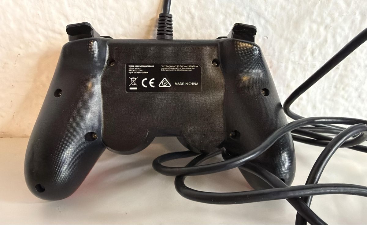 Sony Controller: Atrix Wired Controller PS4 - Red 🎮 – Usato da Ehrendingen venduto da bubulence 1