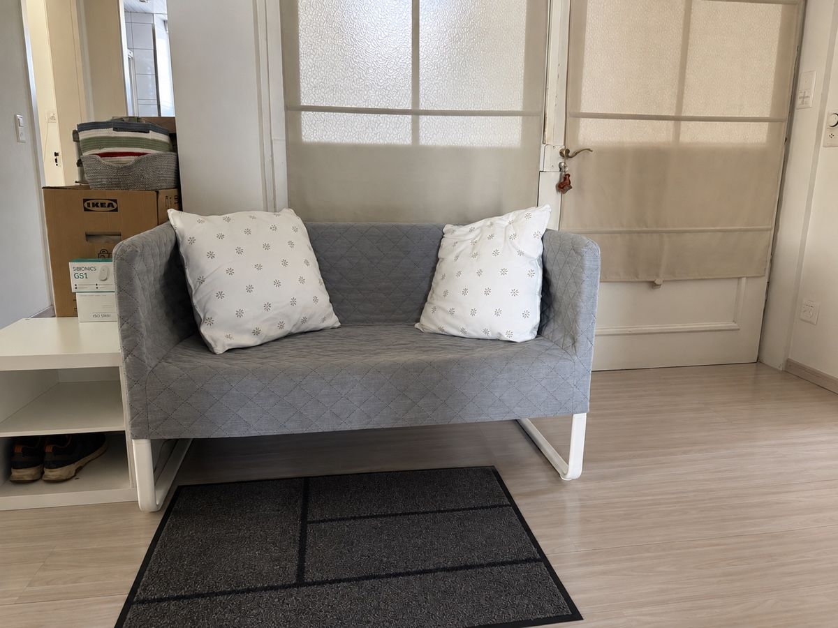 Sofas: IKEA KNOPPARP 2er-Sofa – Hellgrau – Gebraucht aus Wädenswil von dakosurf