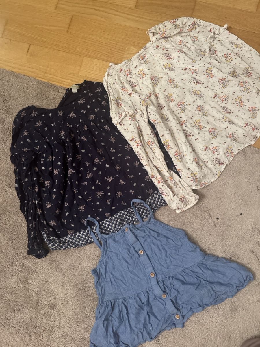 Blusen, T-Shirts & Tops: 3 Mädchen Blusen 128 – Gebraucht aus Wädenswil von dor_ddx7