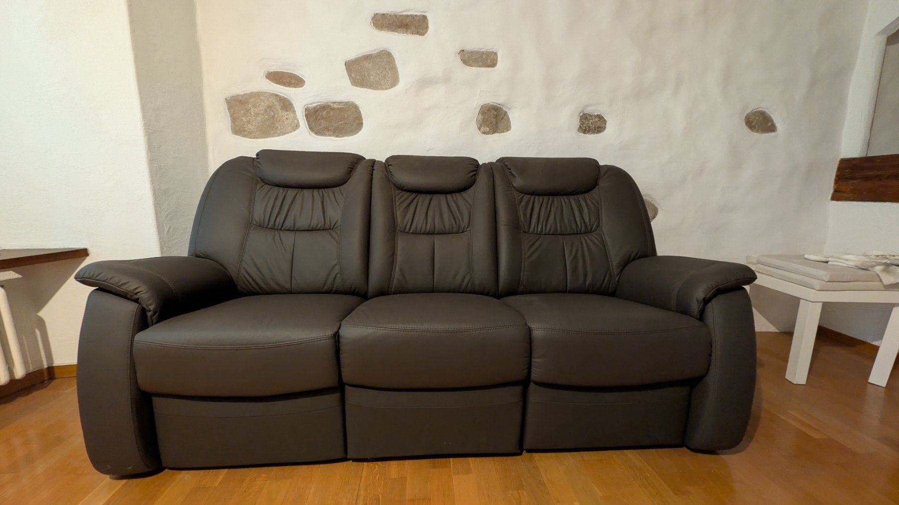 Sofas: Sofa mit manueller Relaxfunktion – D'occasion à Rapperswil SG par Danakka
