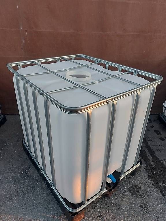 Abreuvoirs & Auges: 1000 Liter Wassertank IBC – D'occasion à Siebnen par Grosswis50 2