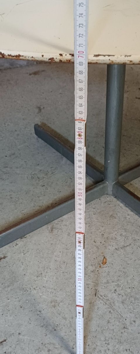 Tables: Robuster Gartentisch, Metall,Vintage Durchmesser 120cm – D'occasion à Flaach par ker_6ml7 4