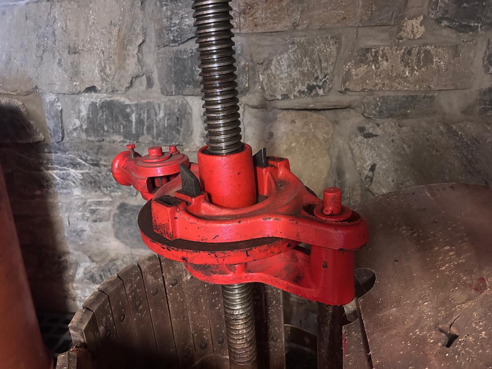 Toutes les machines: Weinpresse mechanisch – D'occasion à Niedergesteln par eli_b7t7 1