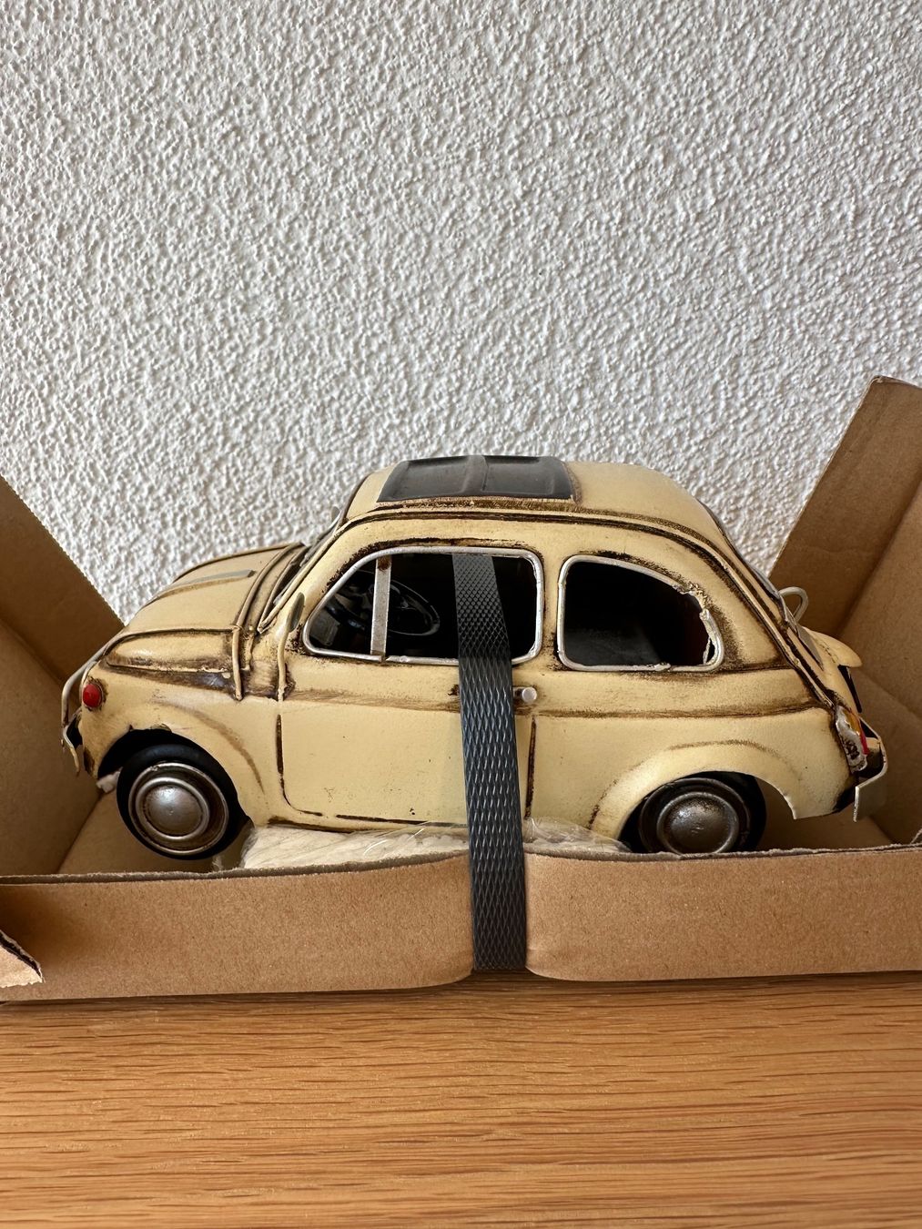 Fiat Modellautos: Fiat 500 Modellauto beige wie Neu – Gebraucht aus Glattpark(Opfikon) von AydenM