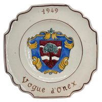 Assiette décorative suisse faïence émaillée Carouge 1949