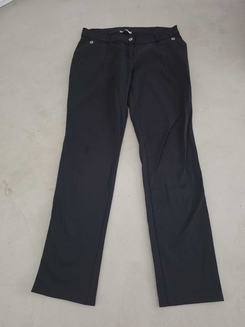 Pantalons: Damen Hose Schwarz Grösse 40 – D'occasion à Amriswil par gu80kaya