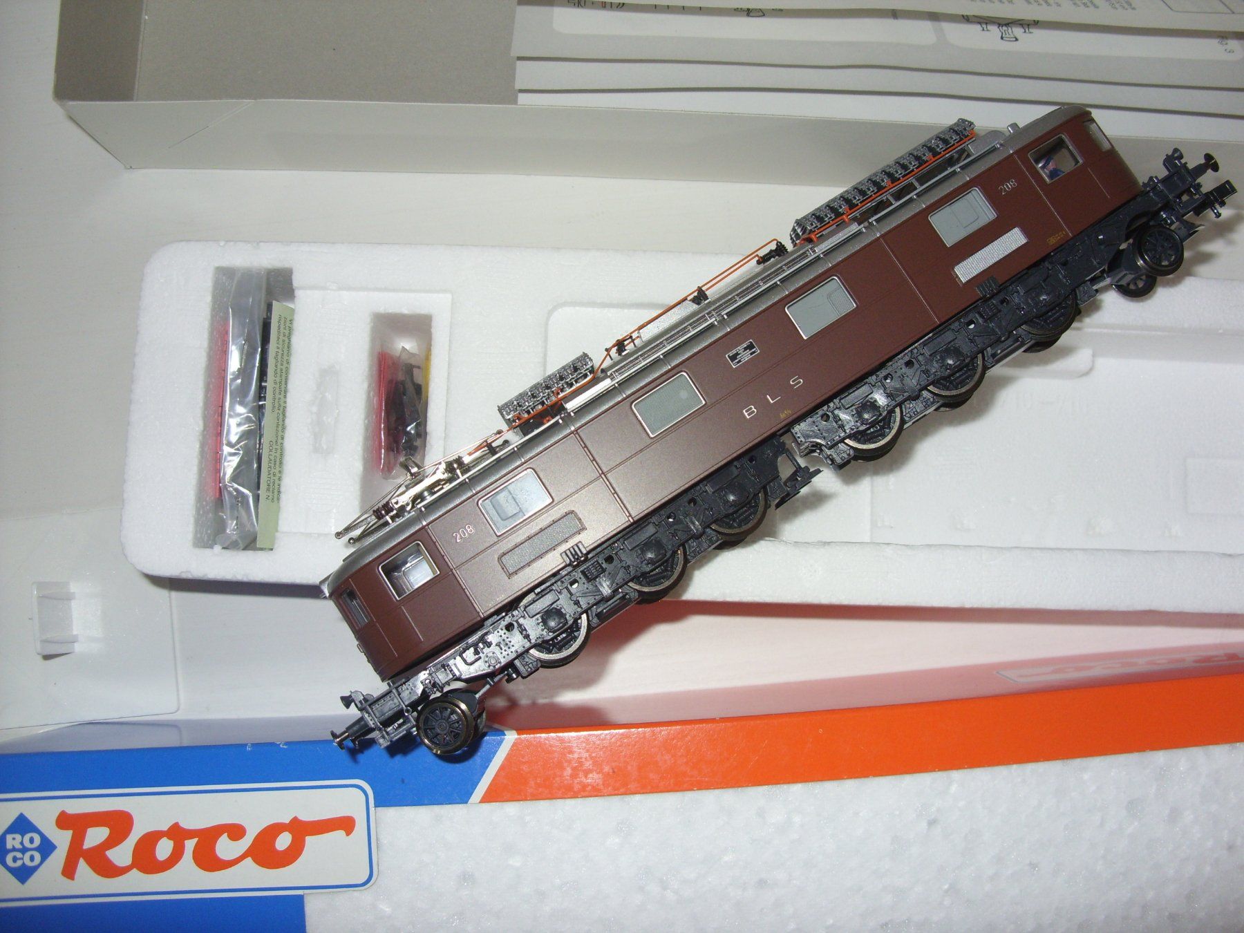 Roco Modelleisenbahnen: Roco  H0  BLS Ae6/8 DC analog – Neu (gemäss Beschreibung) aus Untersiggenthal von gum_25sc 3