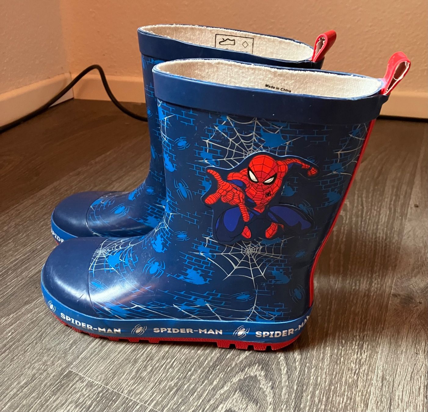 Scarpe da uomo: Gummistiefel/Regenstiefel Spiderman Gr. 30 – Usato da Gattikon venduto da stri_lgs79 2