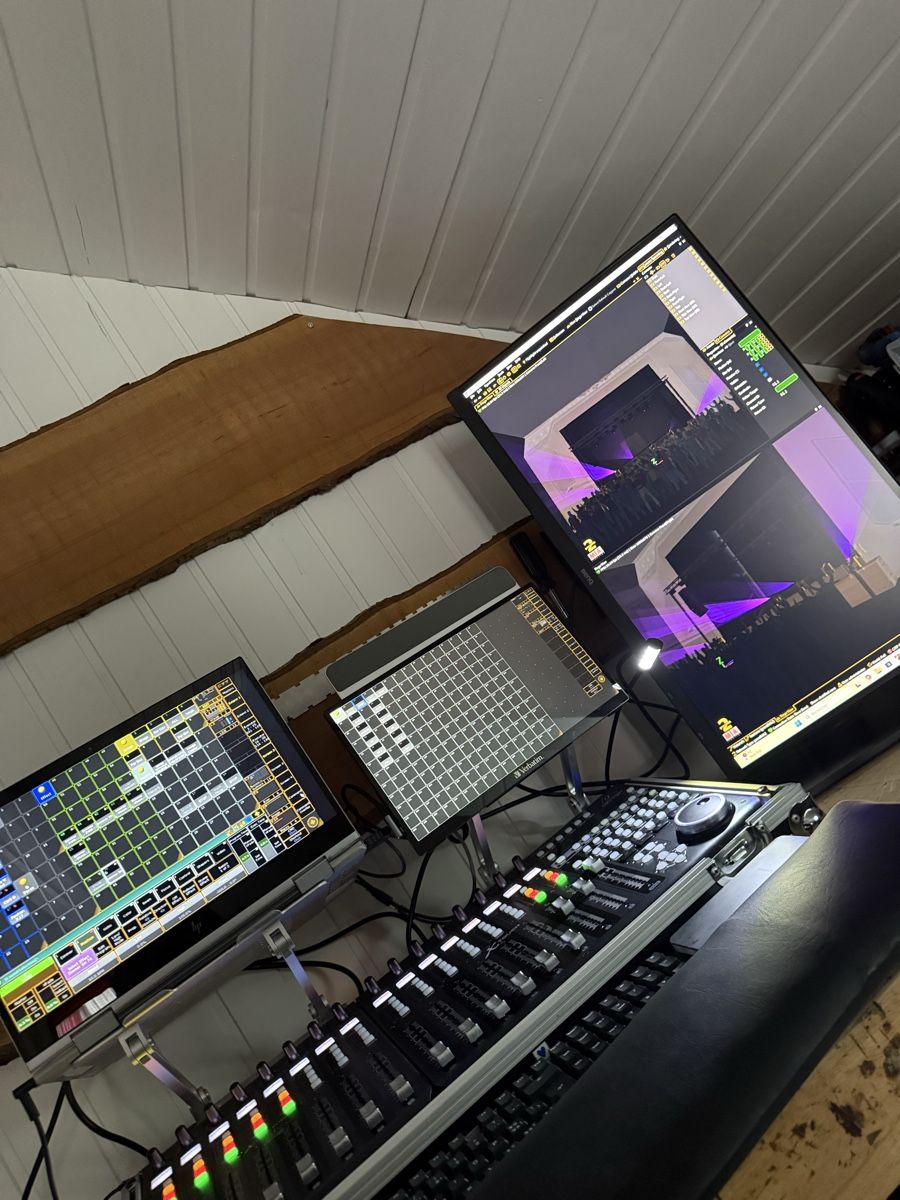 Console di mixaggio: Contrôleur midi Behringer X-touch + Extender avec flight – Usato da Corcelles-près-Payerne venduto da jac_fs5p 2