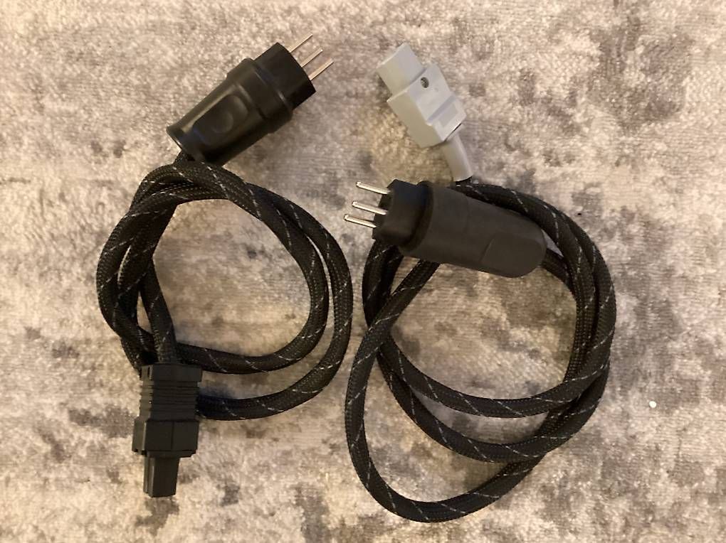 Cavi: 2x Stromkabel Mudra Akustik mit CH&C13 – Usato da bottighofen venduto da mar_j5gb