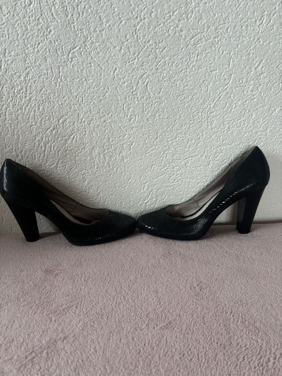 DKNY Damenschuhe: Elegante DKNY Pumps Gr.40,5 schwarz – Gebraucht aus Jonen von nomzeif 1