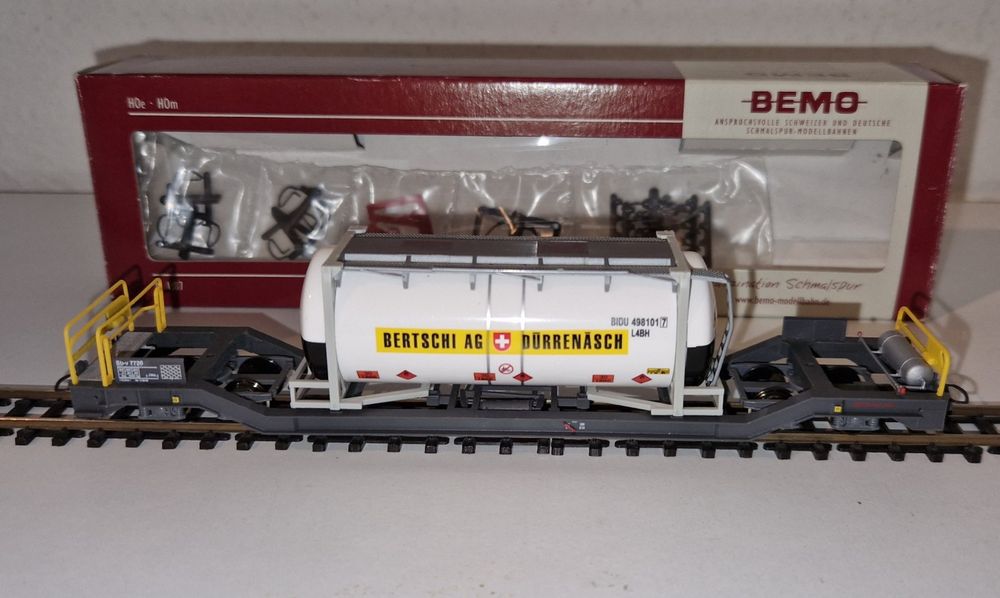 RhB Tragwagen Sb-v 7726 mit Bertschi Tankpritsche, Bemo HOm 1