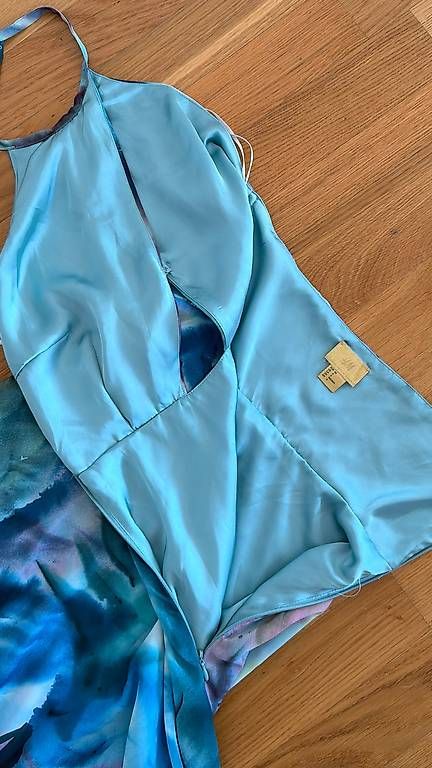 H&M Vestiti: Luftiges Neckholderkleid, asymmetrisch, Gr. 36 – Usato da Windisch venduto da eli310 2
