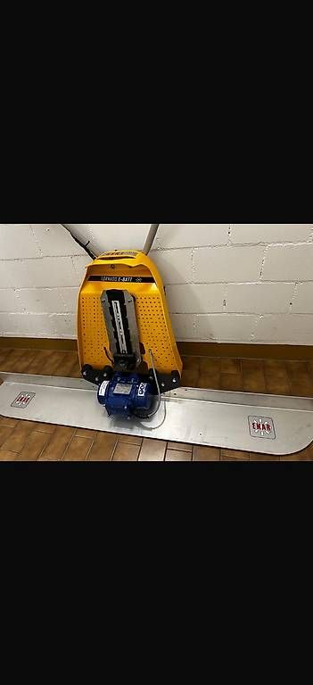 Tutte le macchine: ENAR Tornado E-BATT Vibrations&Akku-Rüttelbohle  Neu – Usato da Zürich venduto da lei_75rb 1