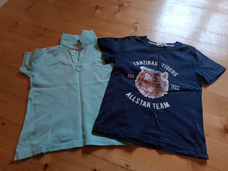 2 T-shirts