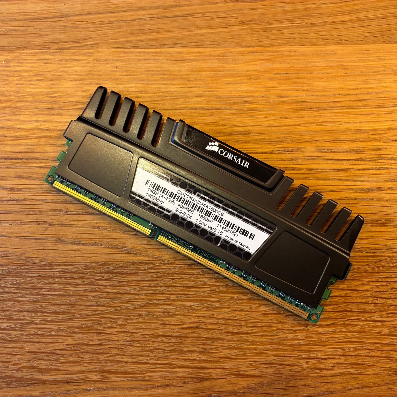 Corsair Memoria / RAM: 20 GB Corsair DDR3 – Usato da Winterthur venduto da M.D.Kern 3
