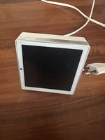Shelly Wall Display mit Display Stand 
