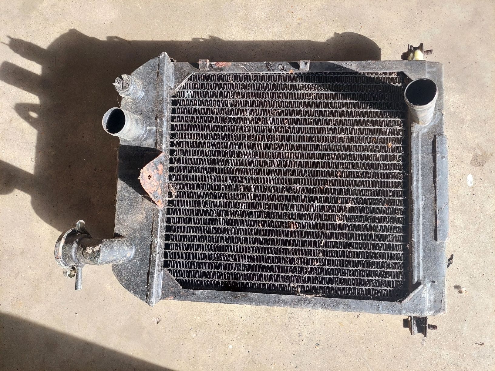 Tutti pezzi di ricambio auto: radiateur Morgan +8 – Usato da Thierrens venduto da Tbox 4