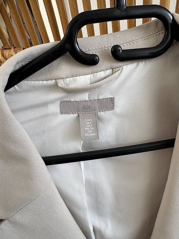 Kleider: H&M – Gebraucht aus St. Gallen von sho_xzw7