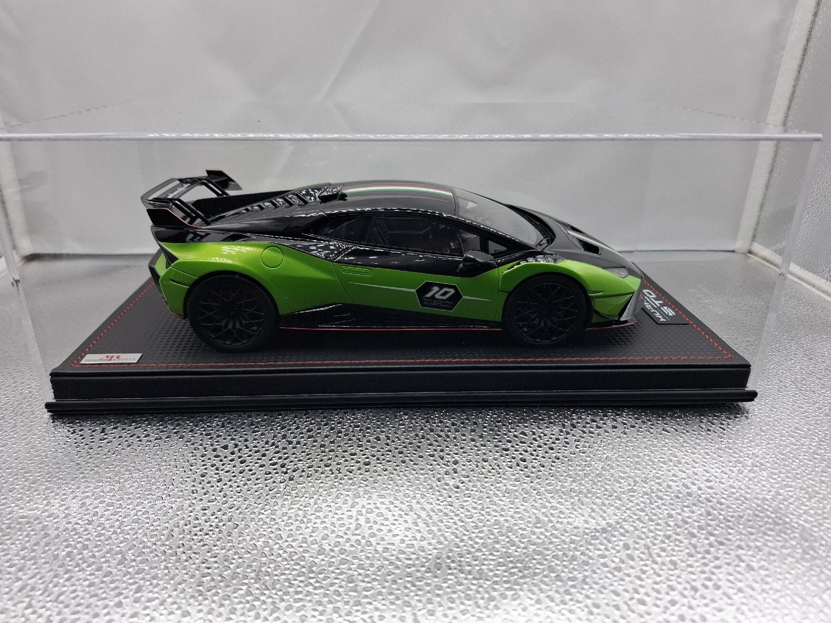 Lamborghini Modellini d'auto: MR Lamborghini Huracan STO 1:18 – Nuovo e nell'imballaggio originale da Gipf-Oberfrick venduto da Edii45 2