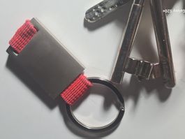 SIX Schlüsselanhänger, Metall, Rot, robust Sammeln