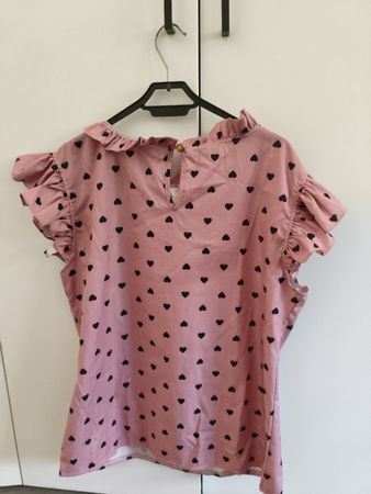 Blusa rosa con cuori neri maniche a volant xl