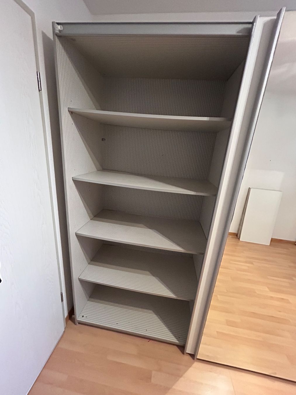 Schränke: Spiegelschrank 2 x 2,07 x 65 – Gebraucht aus Unterägeri von Hallihallox 1