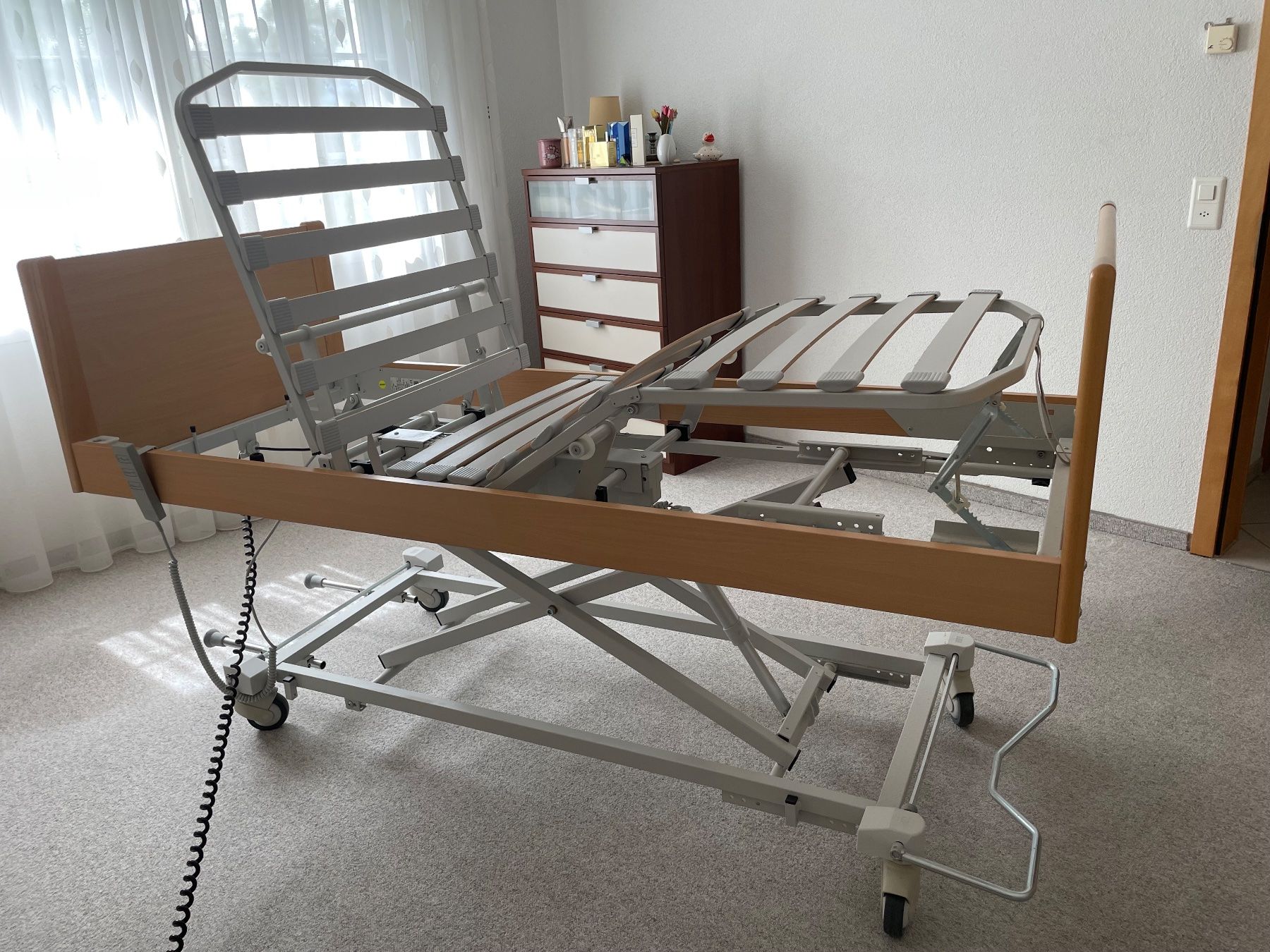 Embru Letti: Elektrisches Pflegebett / Senioren Bett - Top Zustand! – Usato da Bubikon venduto da lontalk