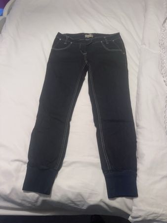 Jeans mit Gummizug am Beinabschluss — Perfekt für den Sommer