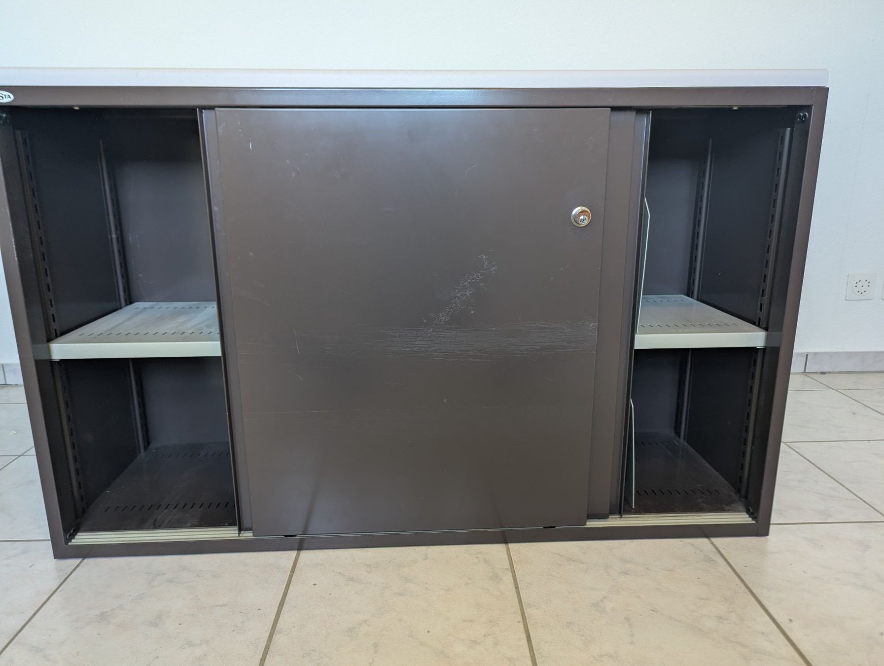 Armadi: Lista Aktenschrank, braun – Usato da Neuenegg venduto da Bfankd 2