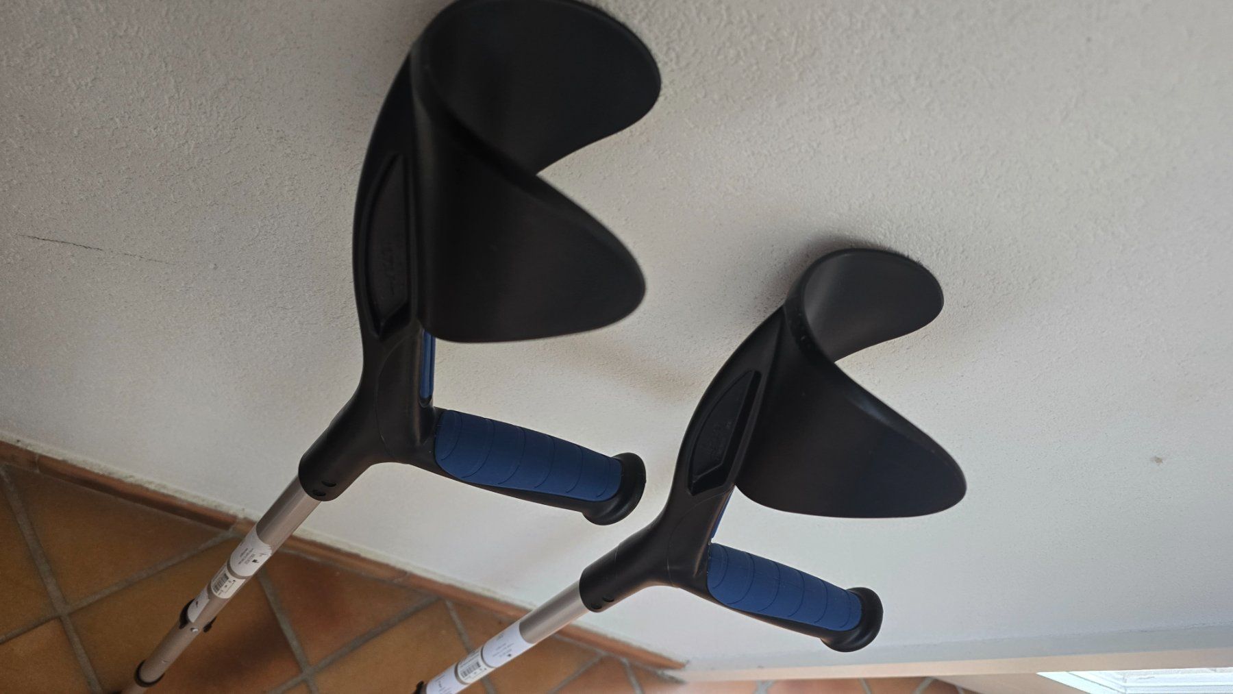 Attrezzature mediche: New Herdegen crutches – Usato da Chavannes-des-Bois venduto da sarahzo 1