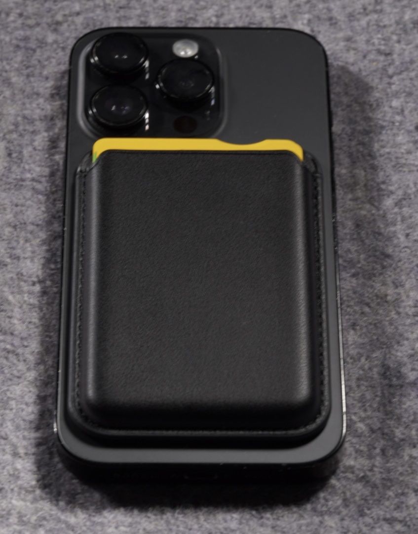 Altro in  Abbigliamento & Accessori: Magnetischer Kartenhalter für iPhone – Nuovo e nell'imballaggio originale da Winterthur venduto da Regton 2
