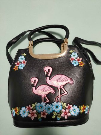 Handtasche mit Flamingo-Stickerei - Ein Hingucker im Sommer!