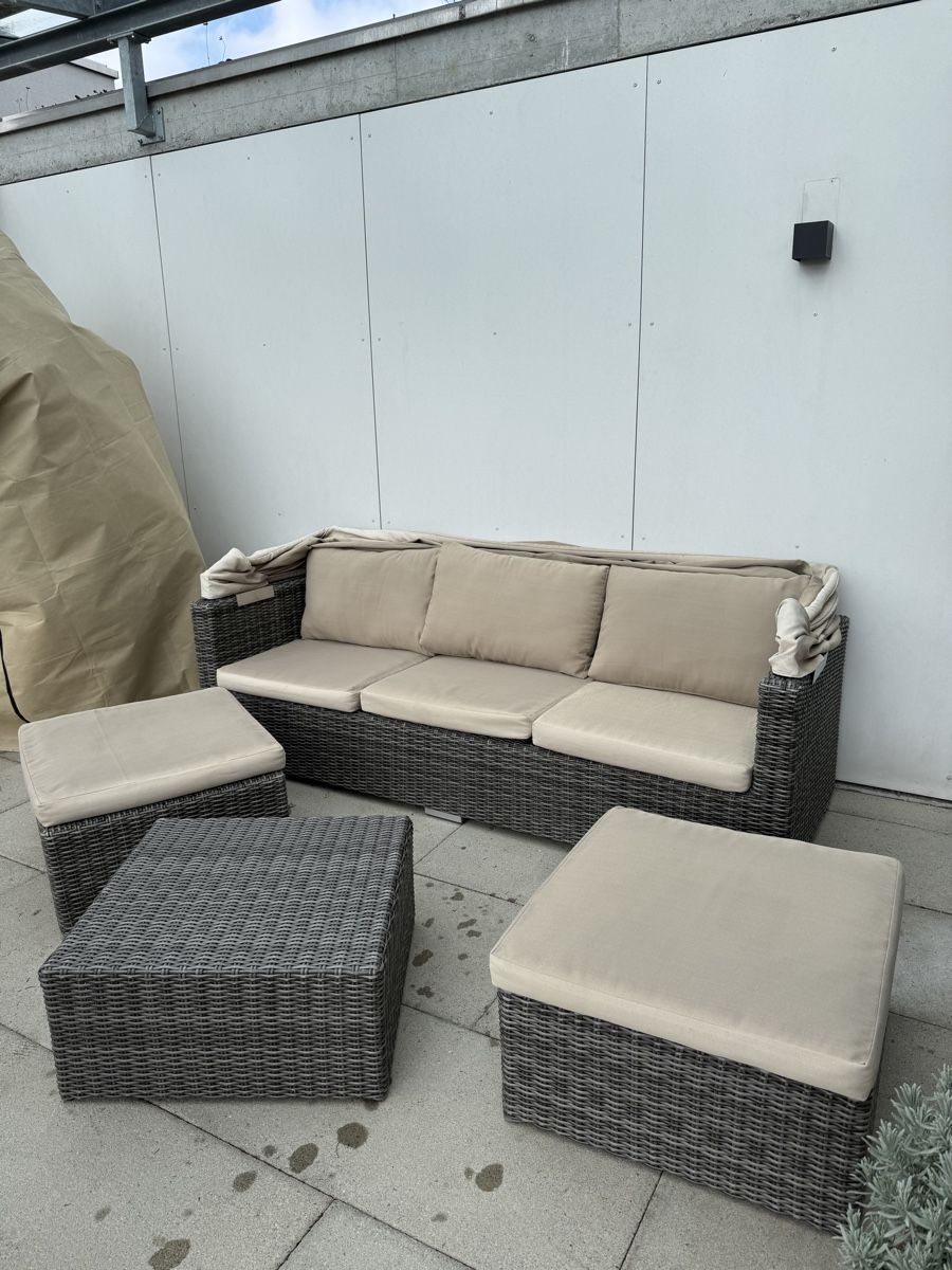 Sofas: Gartenlounge Rattan Anthrazit mit Dach, 2 Hocker und Tisch – Gebraucht aus Steinach von Giusep7 2