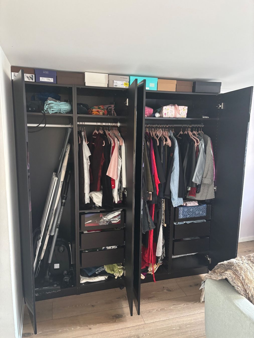 Ikea Armadi: PAX Kleiderschrank Ikea – Usato da Zürich venduto da lui_r26y 2