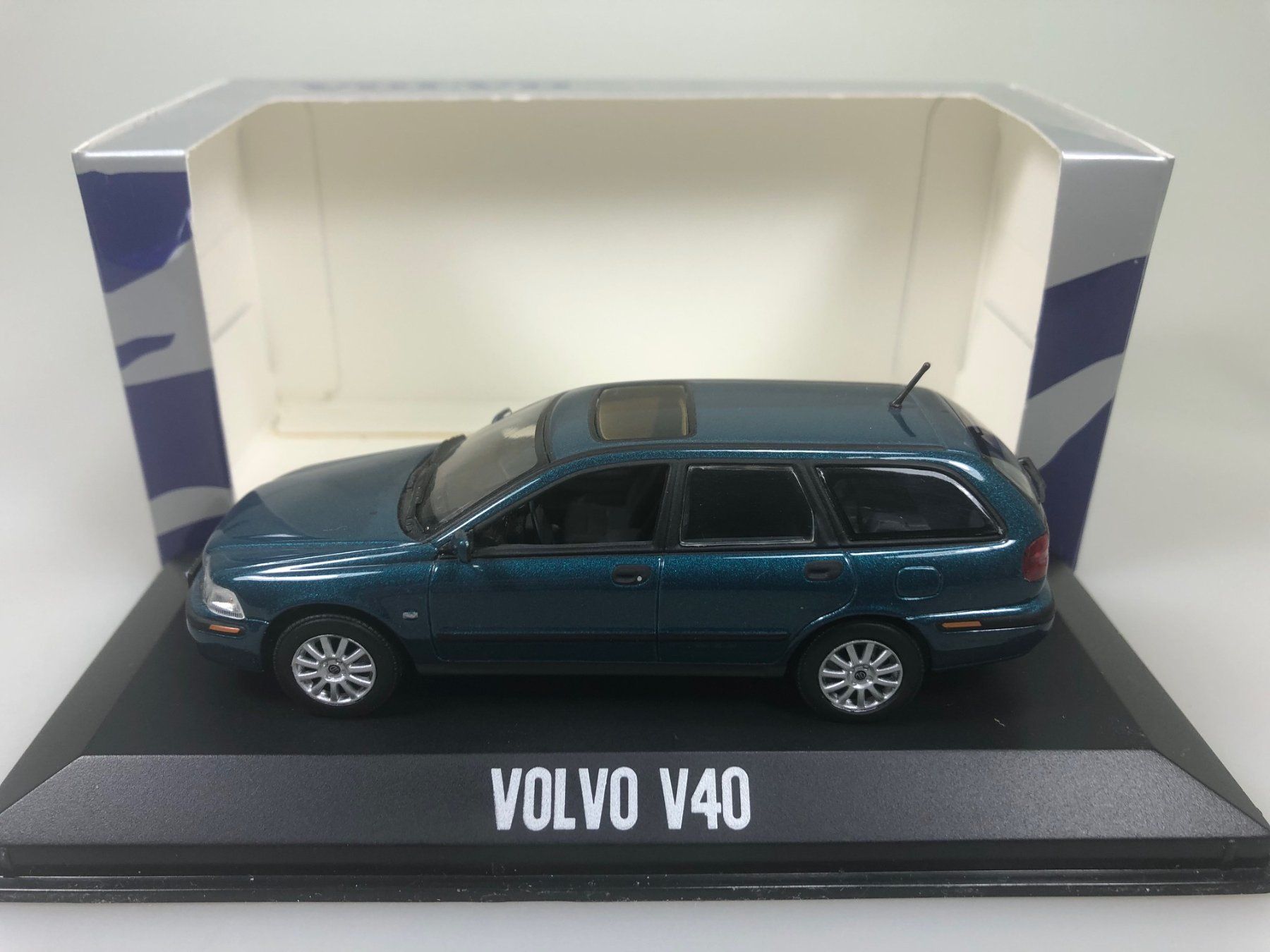 Volvo Modellini d'auto: Volvo V40 - Minichamps - 1:43 – Usato da Widen venduto da Himan 2