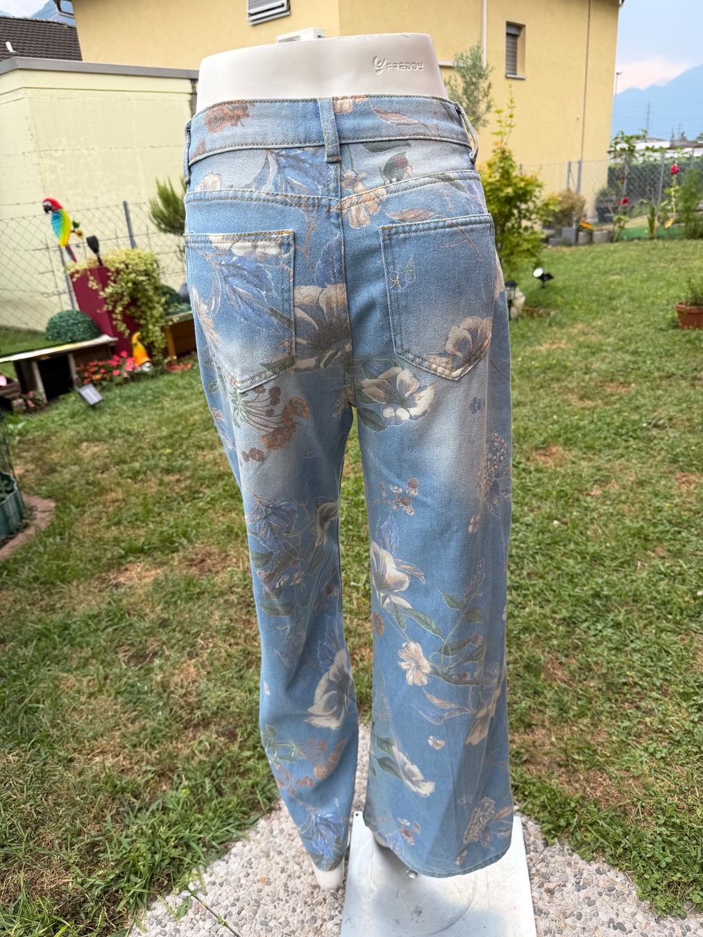 Jeans: Jeans mit blumen Gr. S - Vintage – Gebraucht aus Cugnasco von tizianaq 2