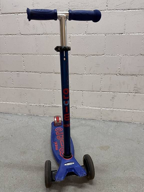 Kickboard: Original Micro Maxi Kinderroller blau – Usato da Binningen venduto da movalo