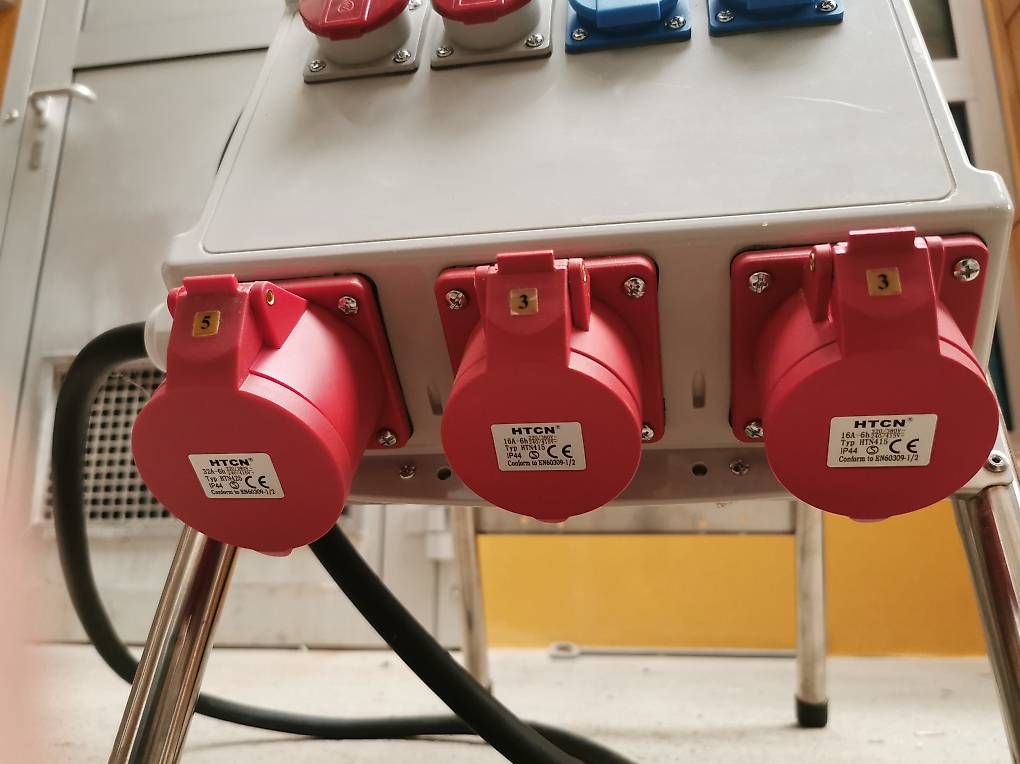 Electrotechnique: Distributeur de courant de chantier – D'occasion à St-Aubin FR par sme_nw6w 4