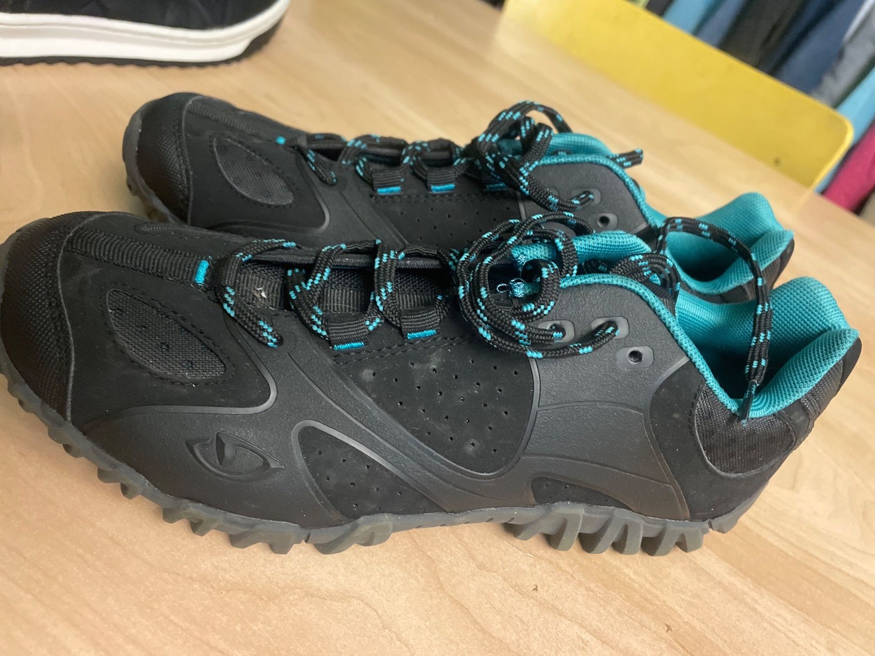 Giro Scarpe da donna: Neue GIRO Veloschuhe Gr.39 – Nuovo (secondo la descrizione) da Obergerlafingen venduto da cabo4