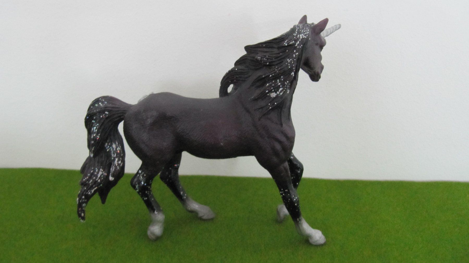 Schleich Spielzeuge: Mond Einhorn von Schleich – Gebraucht aus Brunnen von Kiwiland1 2